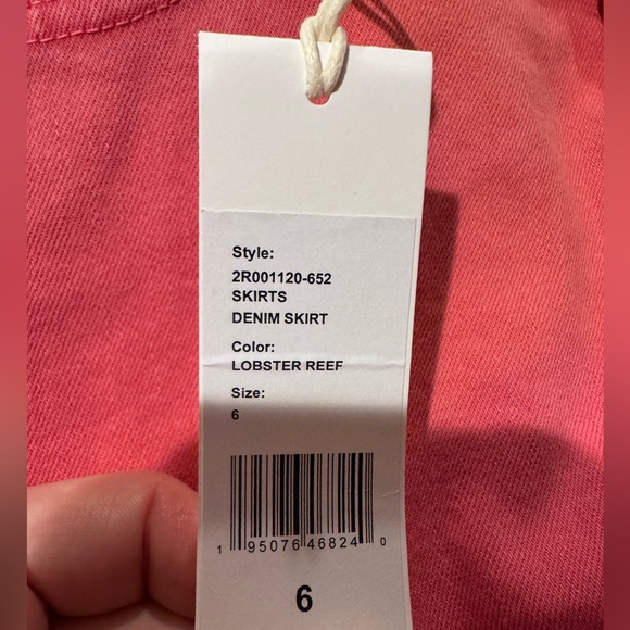 Vineyard vines Jean red skirt. NWT - Picture 4 of 7
